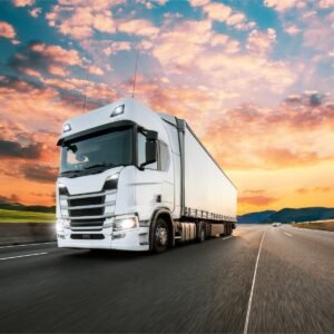 Fotobehang – Vrachtwagen met prachtige achtergrond, Truck, 11 maten, inclusief behanglijm