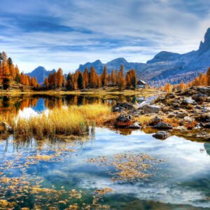 Schilderij – Herfst Uitzicht, Meer en Bergen, Premium Print, wanddecoratie