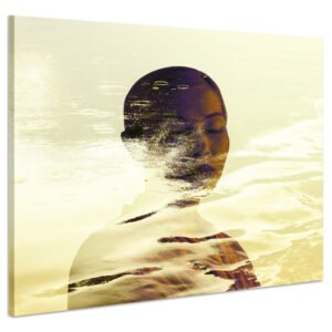 Schilderij – Vrouw in de Regen, Verborgen Natuur, Premium Print